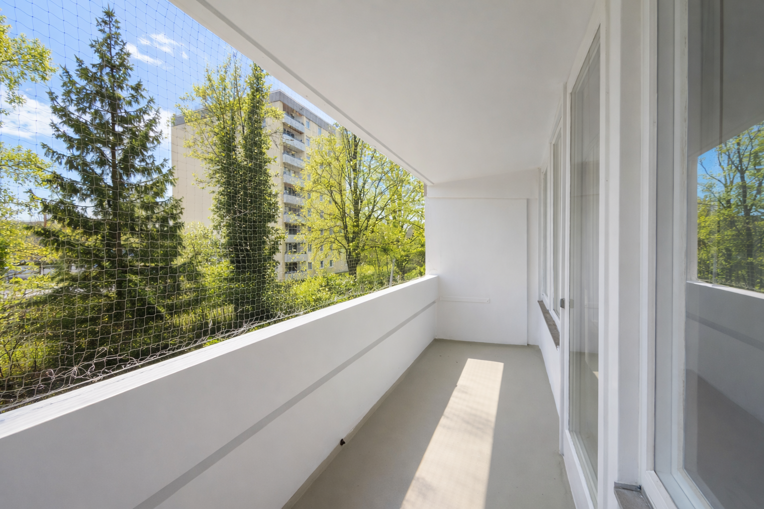 Balkonblick bei sonnigem Wetter