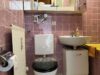 ILIEV IMMOBILIEN: Schön geschnittene und helle 2-Zimmerwohnung in SCHWABING - Badezimmer mit Fenster